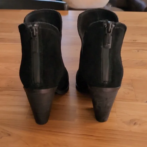 EUC - Blondo Wanda waterproof suede ankle boot - 6.5 - Picture 3 of 7